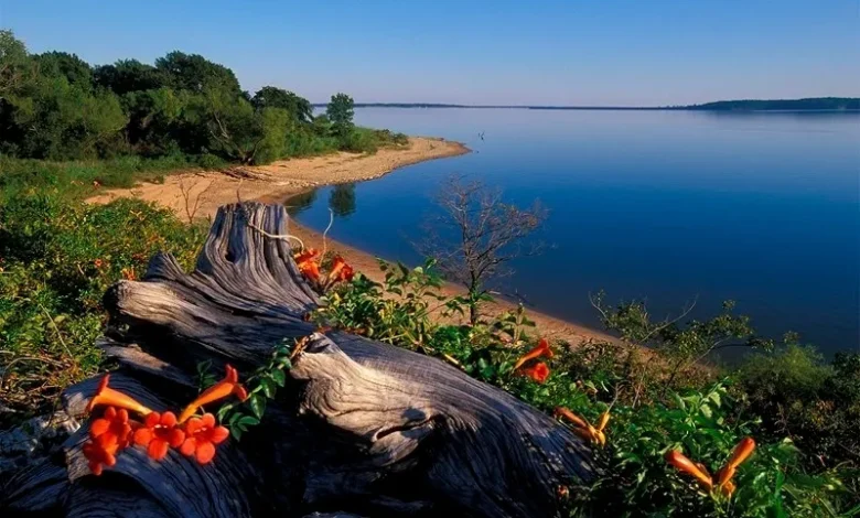 Lake Texoma Should Be Capitalized